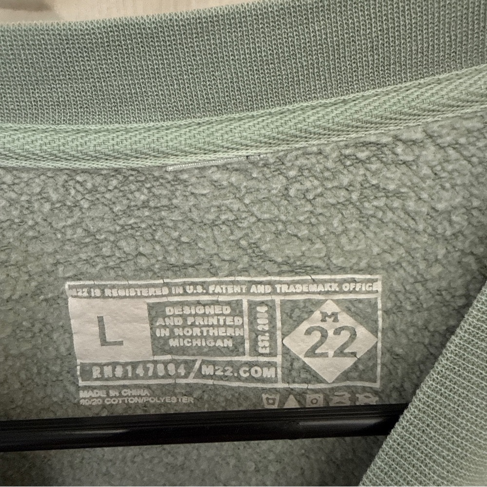 M22 Green Sweatshirt size large - Picture 2 of 3